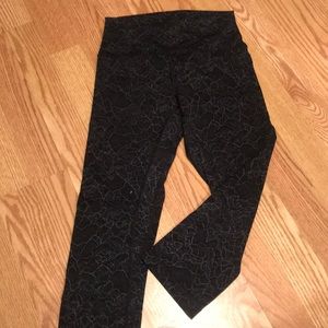 Lululemon Snake skin pattern align crop